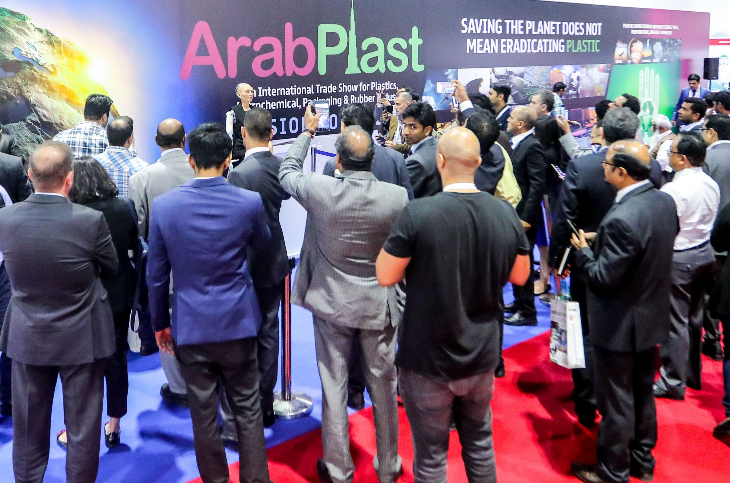 كبرى الشركات العالمية والخليجية يجتمعون في معرض عرب بلاست دبي 2021