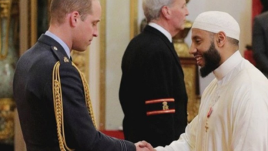 الأمير ويليام دوق كامبريدج يكرم الشيخ محمد محمود
