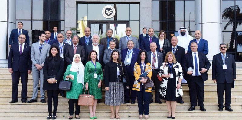 وفد جمعية رجال الأعمال البحرينية يزورالمنطقة الاقتصادية بالعين السخنة
