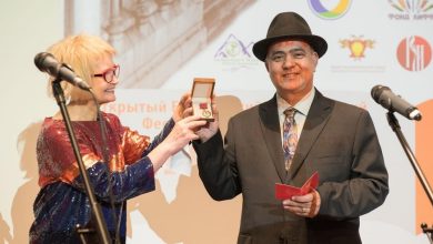 الشاعر أشرف أبواليزيد يفوز بالميدالية الذهبية لمهرجان أوراسيا الأدبى