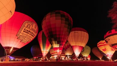 Largest hot air balloon glow show