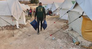مركز الملك سلمان للإغاثة يواصل توزيع المواد الإغاثية المتنوعة لمتضرري الزلزال في بلدة جنديرس بمحافظة حلب بسوريا