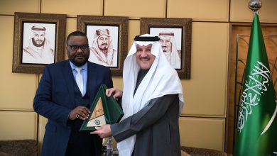 سفير المملكة العربية السعودية لدى مصر يستقبل أمين عام اللجنة الدائمة للقانون الدولي الإنساني