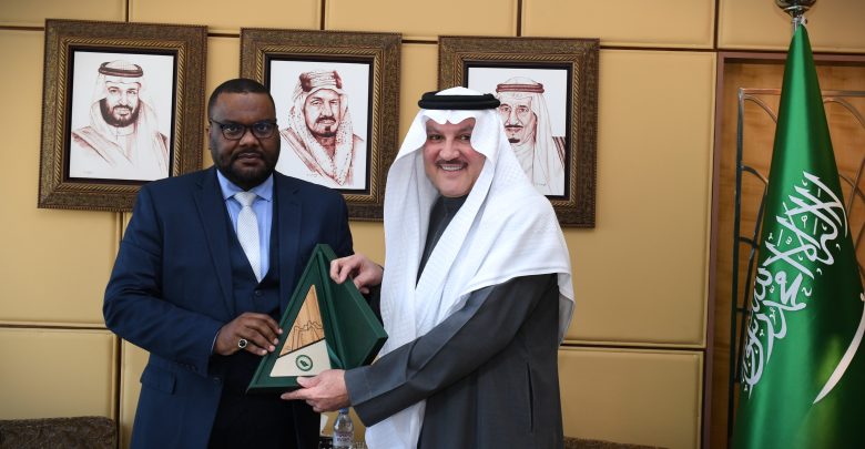 سفير المملكة العربية السعودية لدى مصر يستقبل أمين عام اللجنة الدائمة للقانون الدولي الإنساني