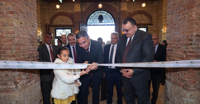 شريف فاروق رئيس البريد المصري يفتتح "المعرض العربي للطوابع"