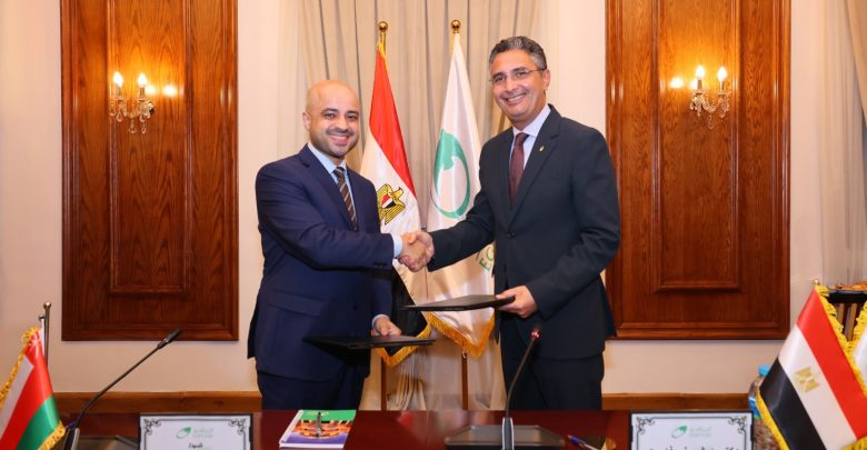 البريد المصري يوقع اتفاقية تعاون مع البريد العُماني تهدف إلى تبادل الخبرات وتطوير الخدمات البريدية واللوجستية بين البلدين
