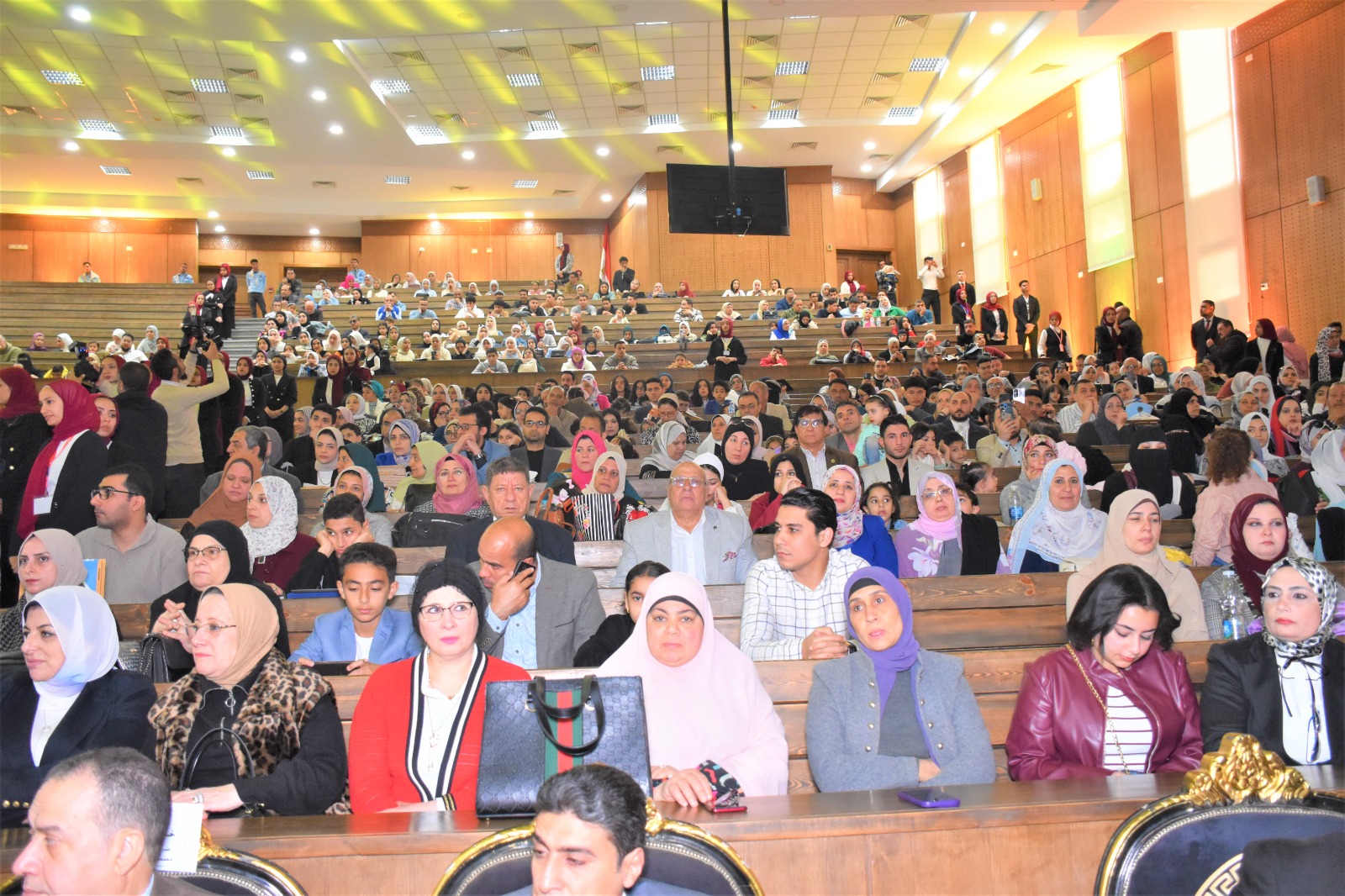 كليه التجارة تنظم حفل تخريج الدفعه 51 بحضور الدكتور محمد حسين رئيس جامعة طنطا