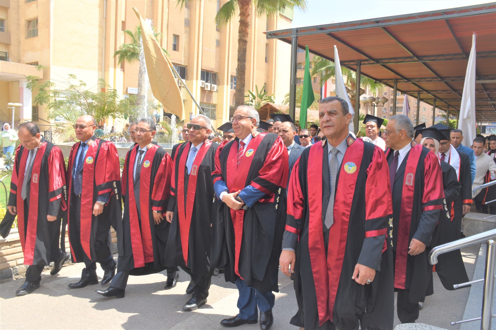 كليه التجارة تنظم حفل تخريج الدفعه 51 بحضور الدكتور محمد حسين رئيس جامعة طنطا