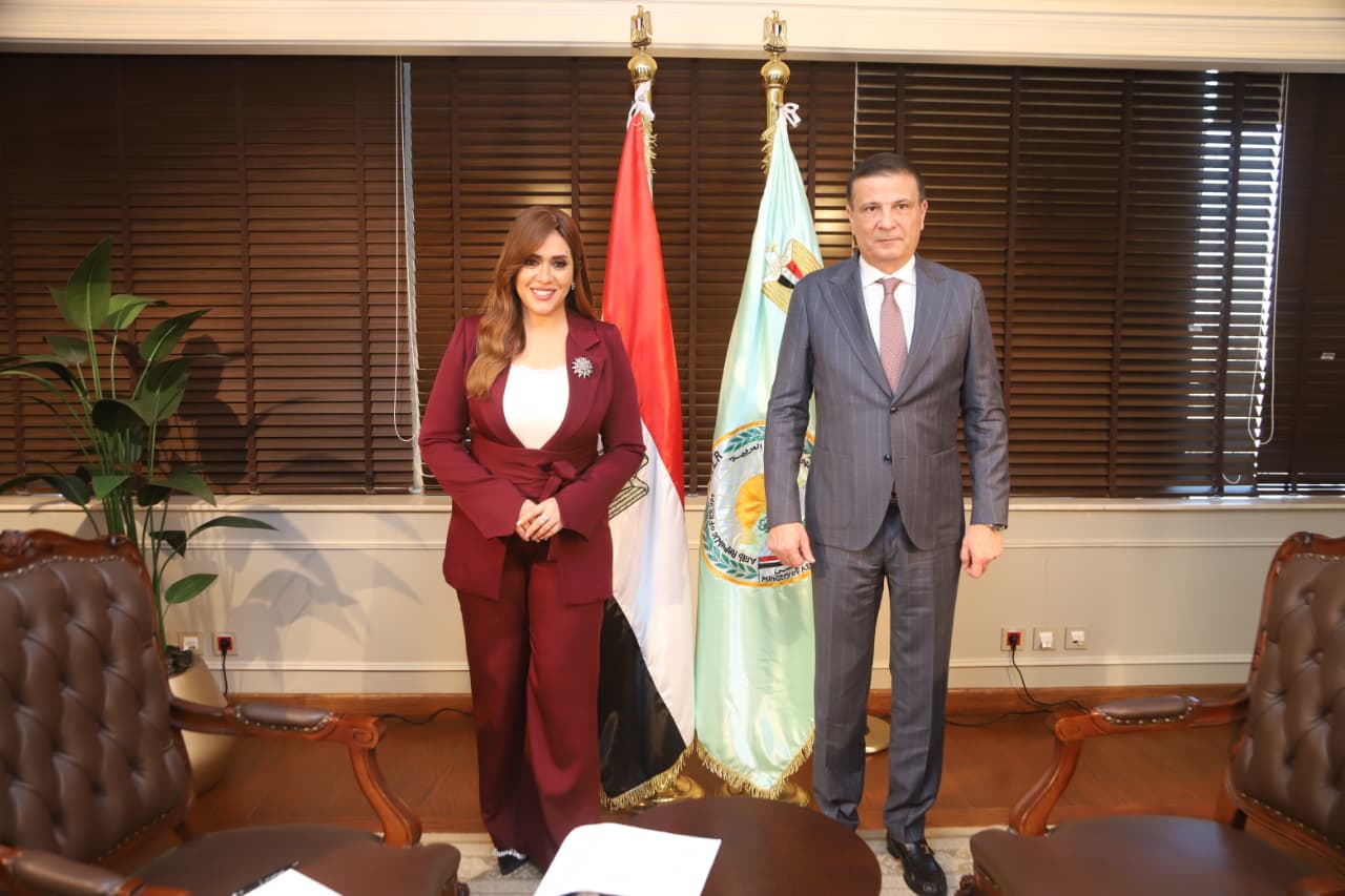 علاء الدين فاروق، وزير الزراعة مع ريهام الديب مذيعة برنامج العالم غدا